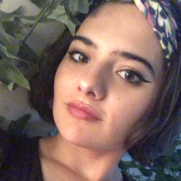 Meet your Posher, Claire - Picture 1 of 1